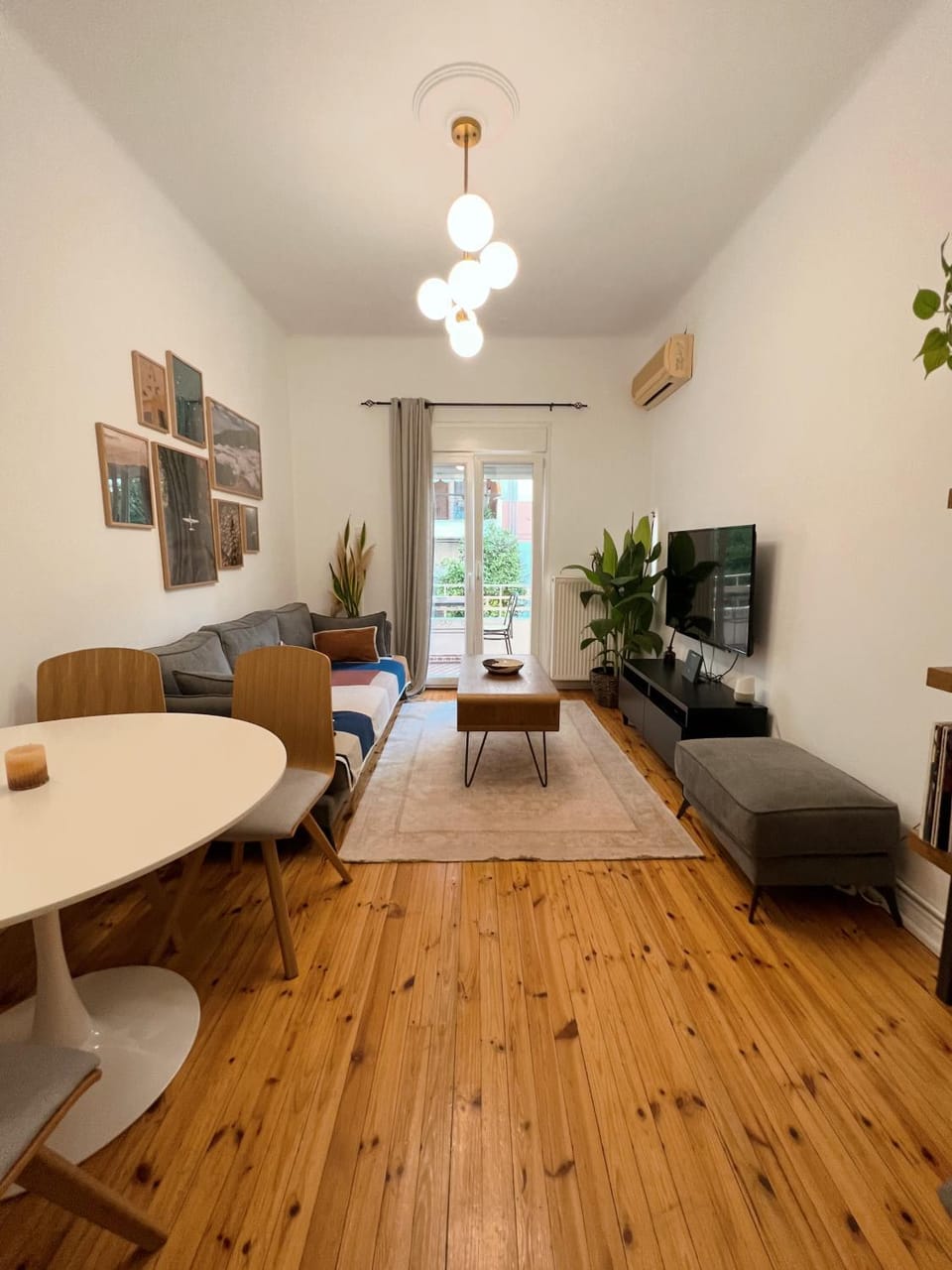 TV and multimedia, Living room, Decorative detail, Seating area, Dining area, hair dresser