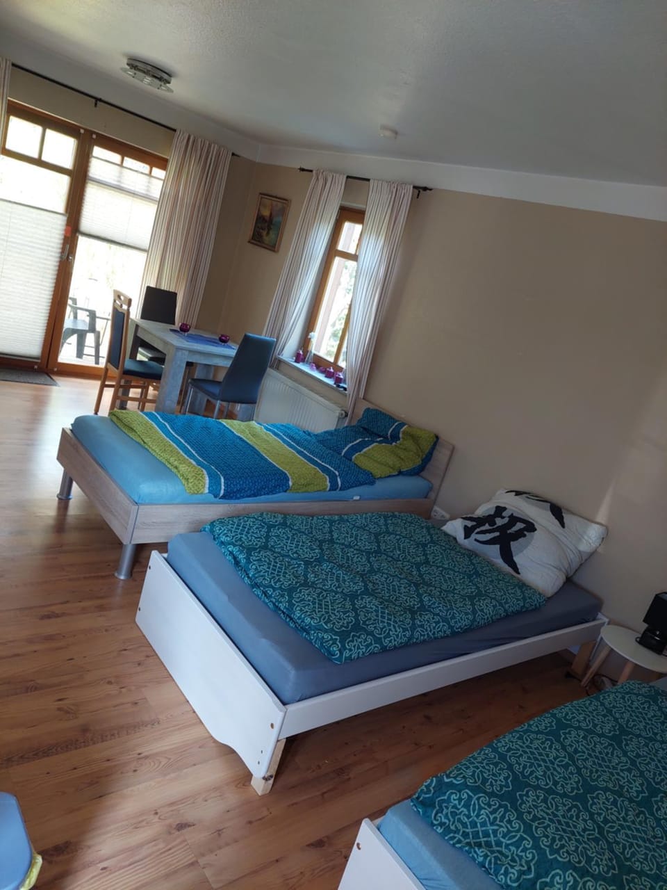 Bed, Seating area