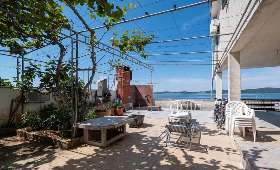 Patio, Garden, Balcony/Terrace, Balcony/Terrace, Internal: Not applicable to any particular room