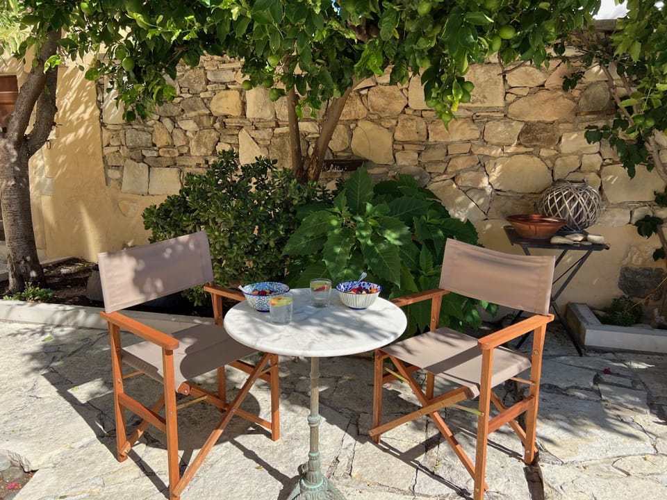 Patio, Day, Garden, Living room, Seating area, Dining area, Garden view, Swimming pool, Breakfast