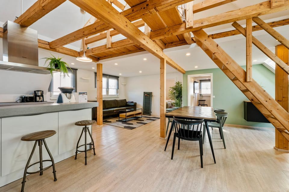 Kitchen or kitchenette, Living room, Seating area, Dining area