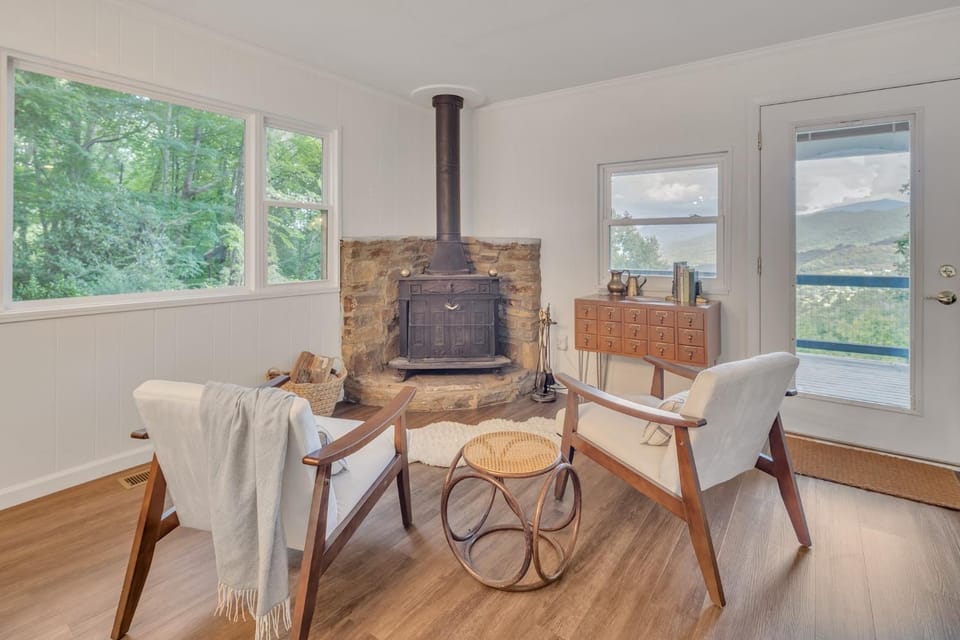 Blue Ridge Lookout Beautiful Modern Cabin - Nature Hikes and Pets OK cabin Cabin in Great Smoky Mountains