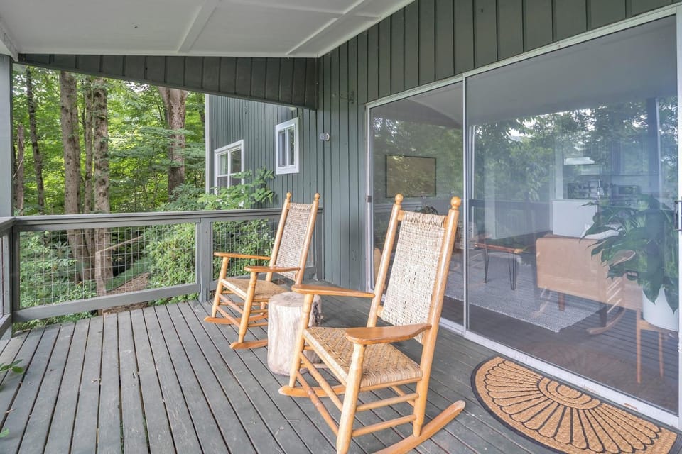 Blue Ridge Lookout Beautiful Modern Cabin - Nature Hikes and Pets OK cabin Cabin in Great Smoky Mountains