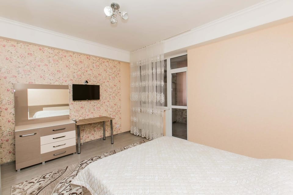 Bed, TV and multimedia, Photo of the whole room, Bedroom, hair dresser