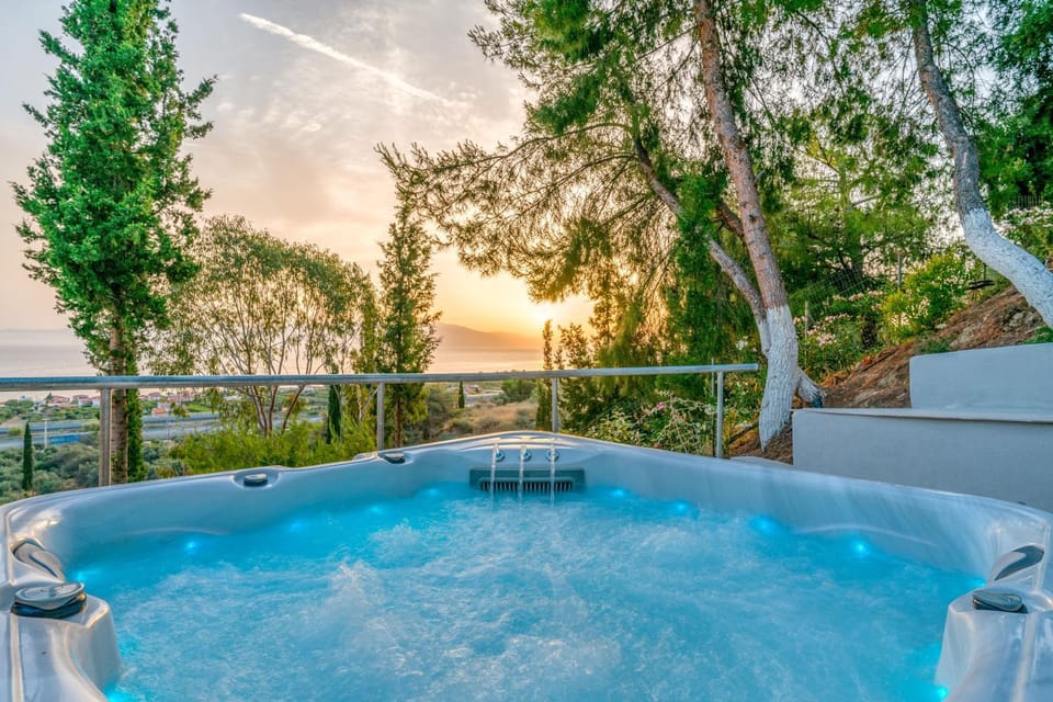 Hot Tub, Swimming pool