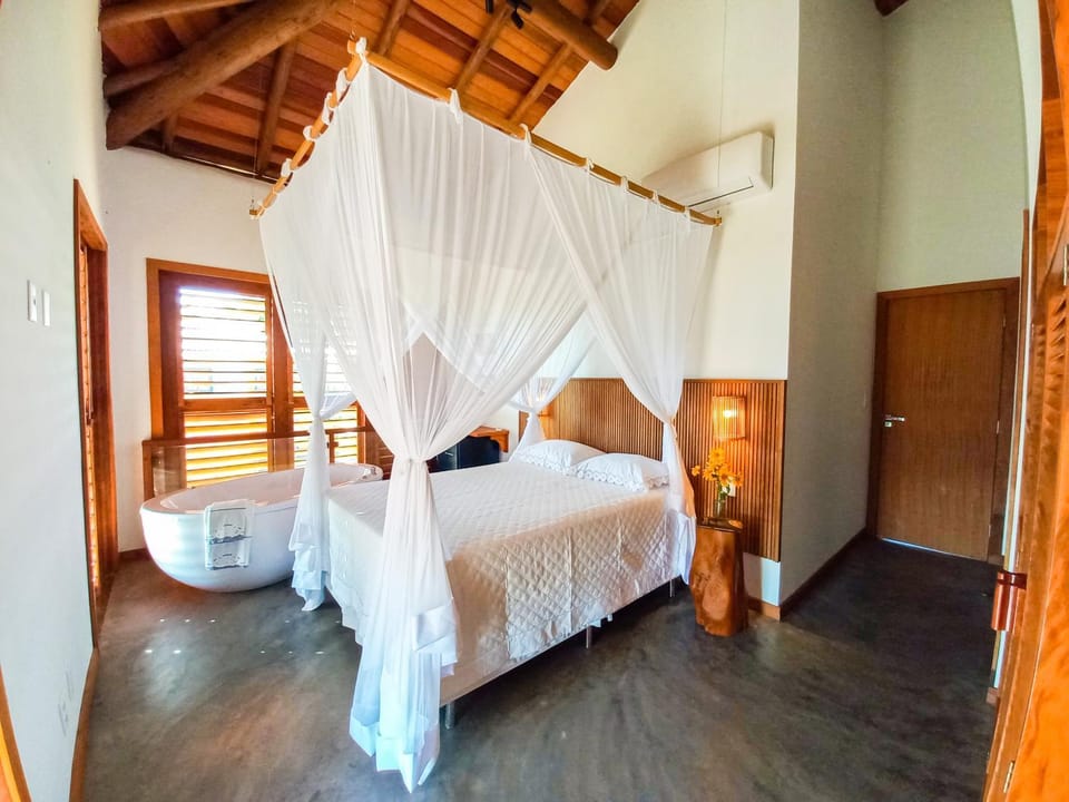 Bed, Hot Tub, Photo of the whole room, Bedroom, air conditioner