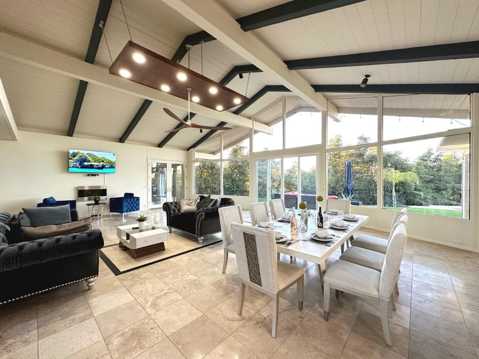 Living room, Seating area, Dining area