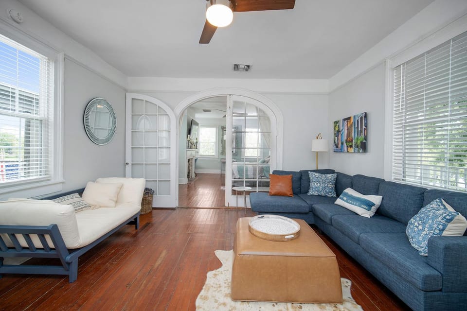 Lovely & Historical 3BR - Balcony - Central Location House in Charleston