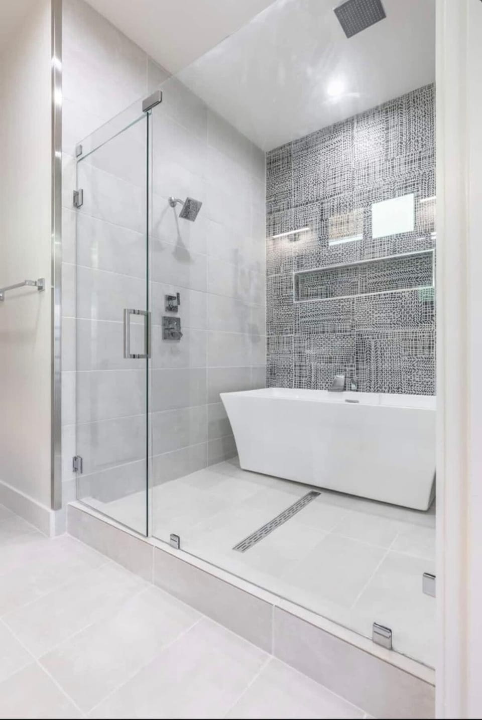 Uptown Modern with Private Patio & 1Gbps Wi-Fi House in Dallas