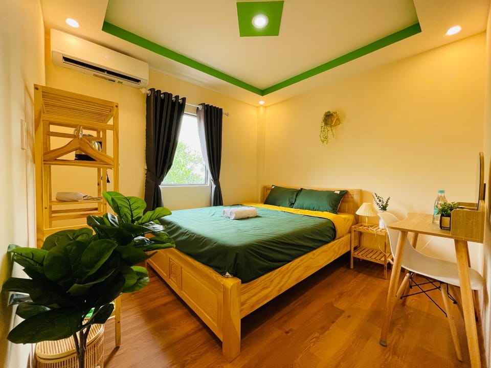 Photo of the whole room, Bedroom