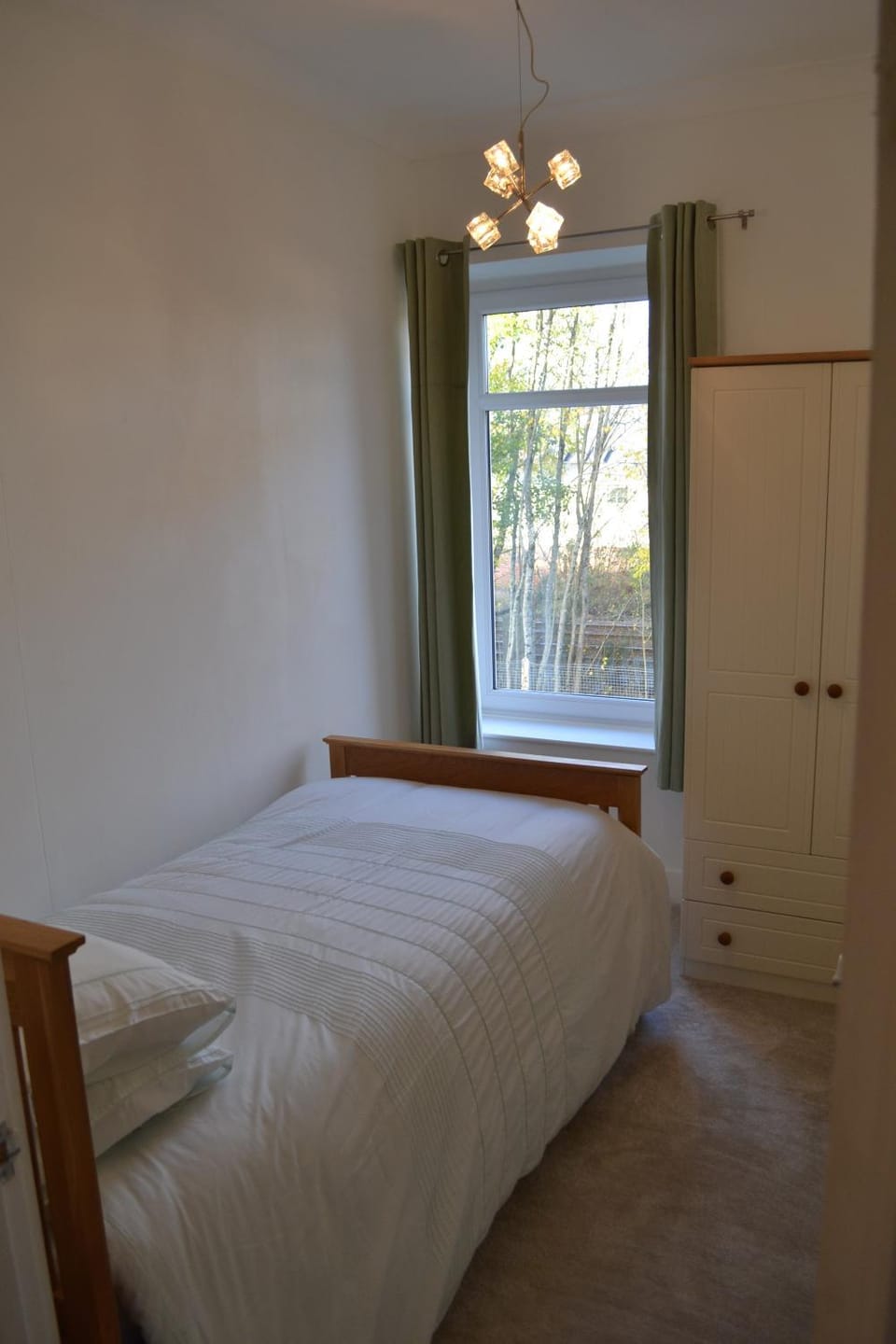 Entire 3 bedroom house near Caerphilly station Apartment in Wales