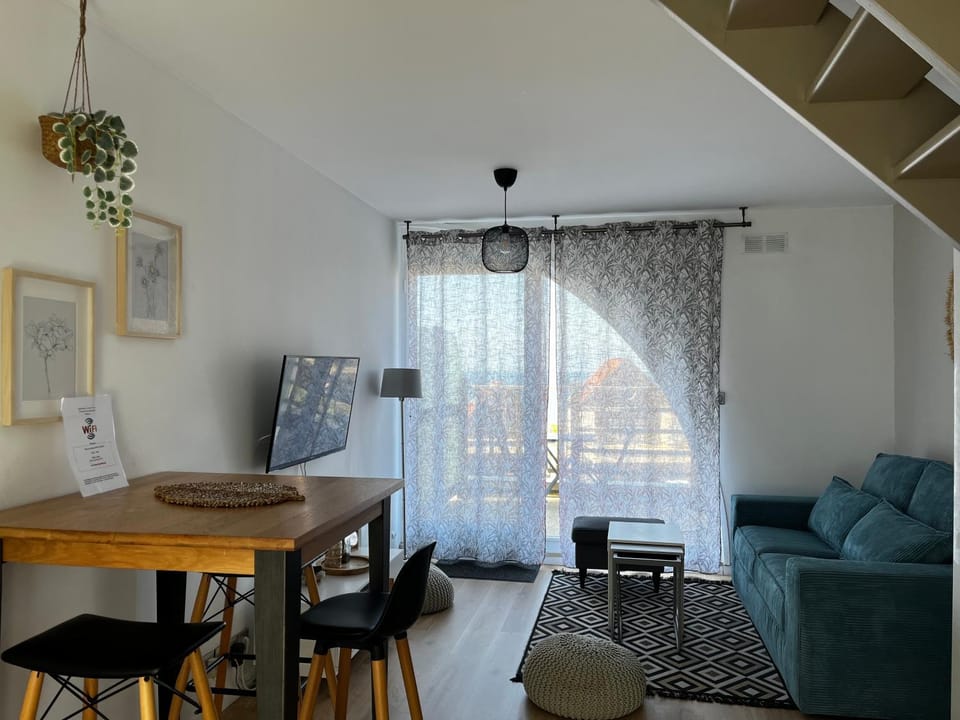 Living room, Dining area