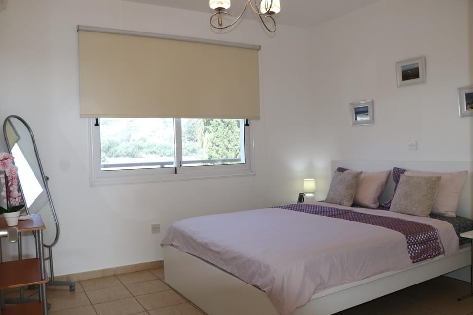 Sunset apartment with pool & 10 mins to Venus beach Apartment in Paphos