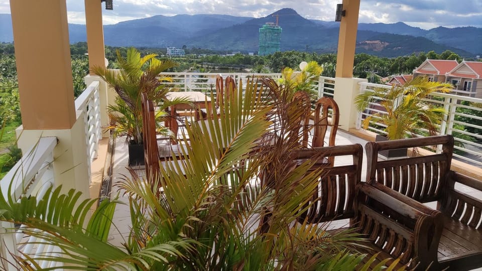 Property building, View (from property/room), Balcony/Terrace, Mountain view