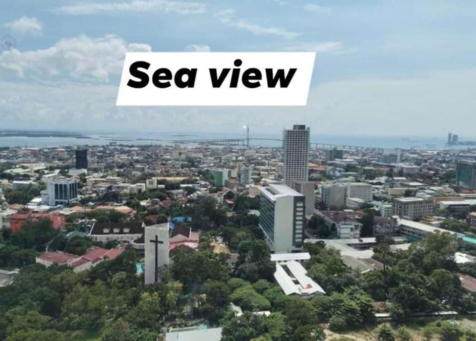 Horizon 101 A2 Shortwalk Robinson Mall Mango Square Bar Apartment in Lapu-Lapu City