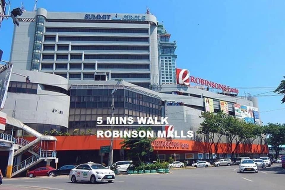 Horizon 101 A2 Shortwalk Robinson Mall Mango Square Bar Apartment in Lapu-Lapu City