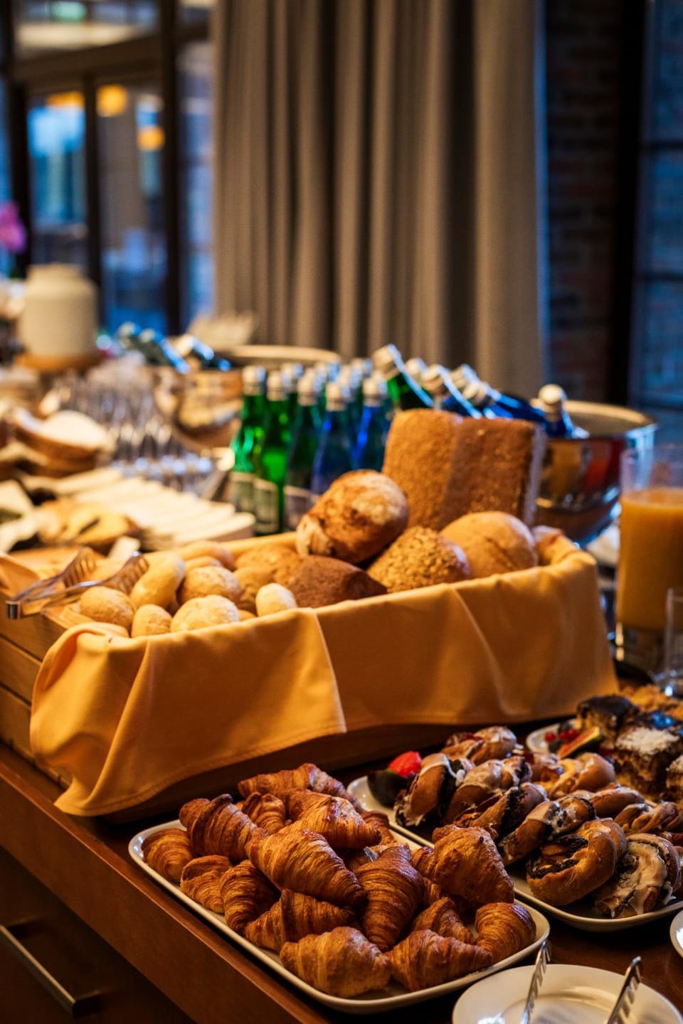 Breakfast, Continental breakfast, Buffet breakfast