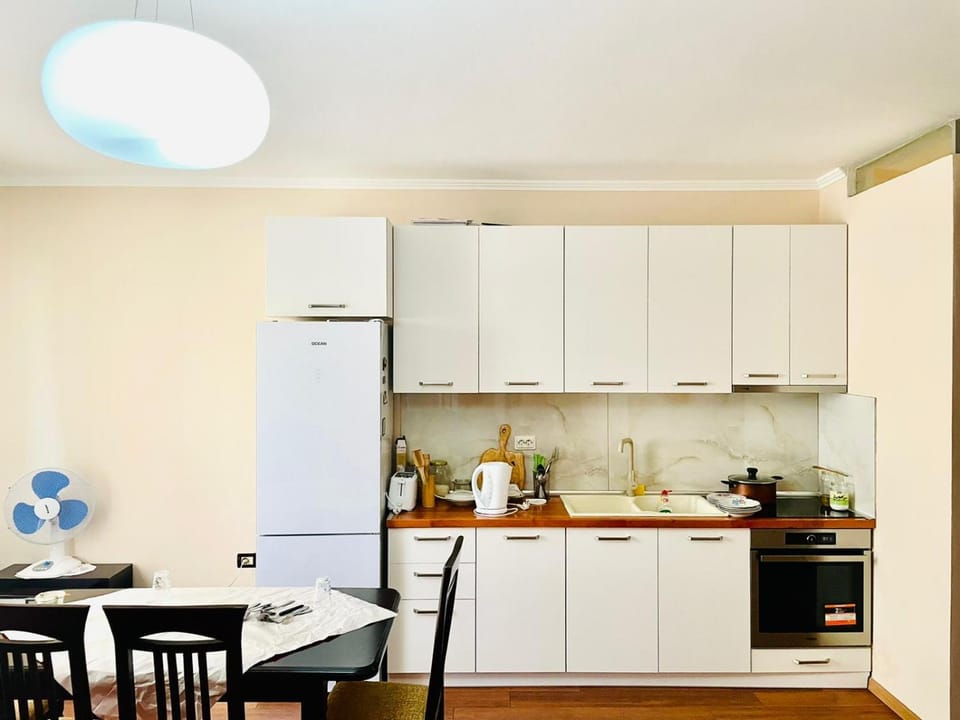 Kitchen or kitchenette, Dining area, Communal kitchen