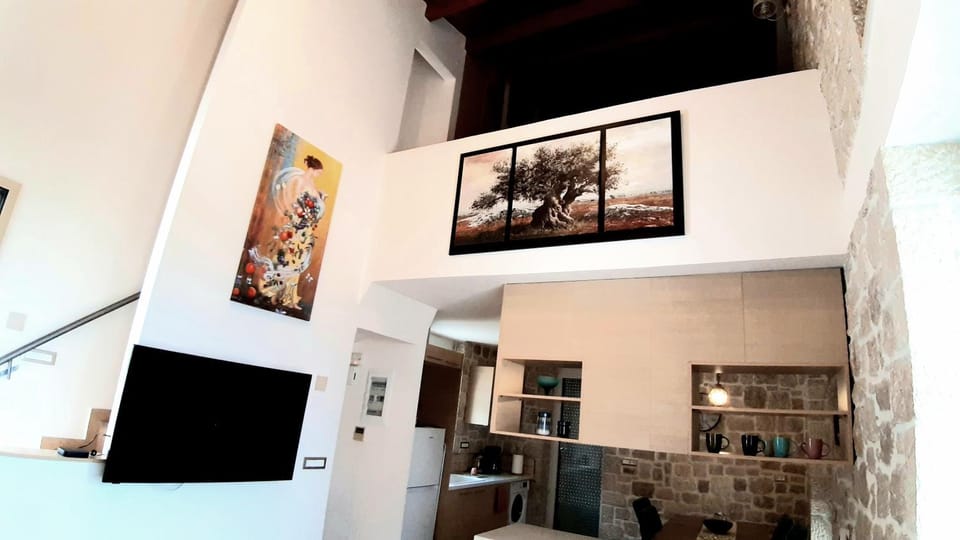 Communal lounge/ TV room, TV and multimedia, Living room