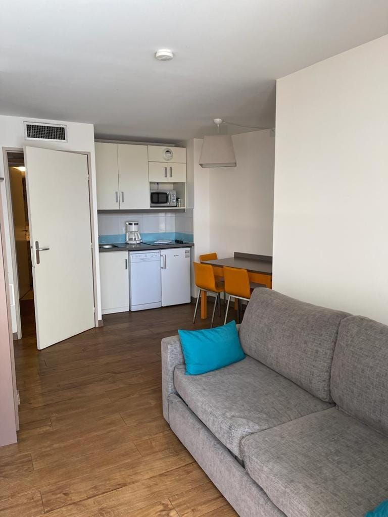 Appartamento tranquillo, parcheggio, 150 metri dal mare, piscina Apartment in Cannes