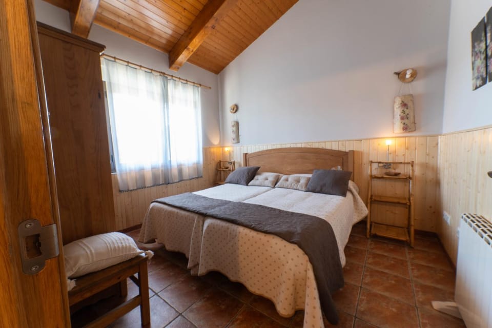 Casa rural Los Cántaros. Zarapicos House in Castile and León