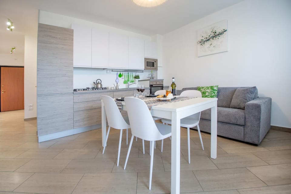 Coffee/tea facilities, Kitchen or kitchenette, Living room, Seating area, Dining area, minibar, pet friendly, stove