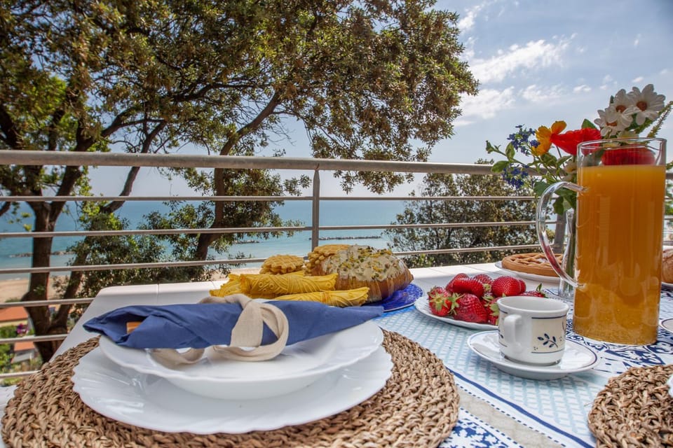 Patio, Coffee/tea facilities, View (from property/room), Balcony/Terrace, Sea view