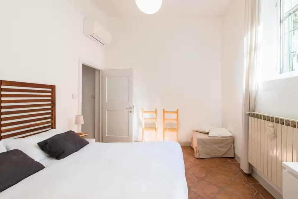 Bed, Photo of the whole room, Bedroom, towels, air conditioner