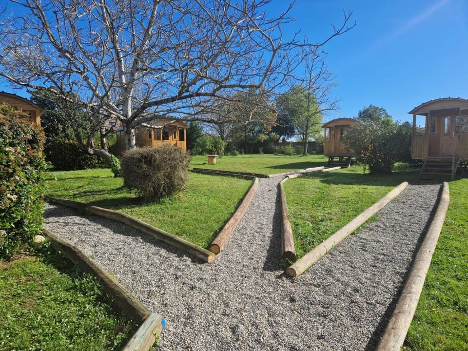 la roulotte dépote Bed and Breakfast in Occitanie