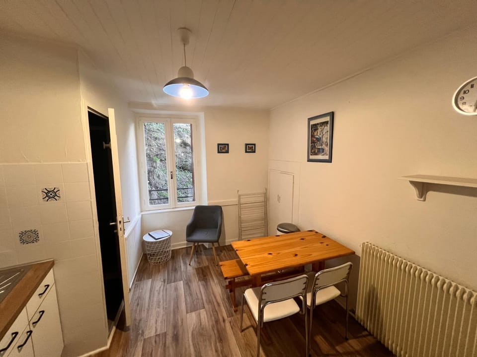 Appartement 4 personnes, wifi, proche centre et thermes Apartment in Auvergne-Rhône-Alpes