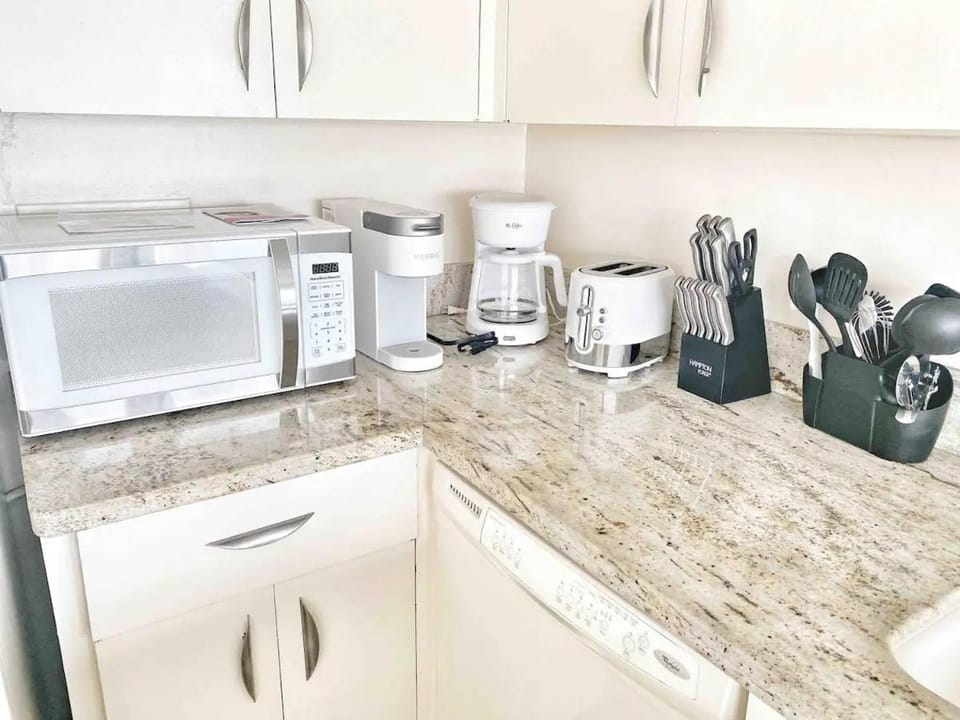 Coffee/tea facilities, Kitchen or kitchenette, dishwasher, minibar, pet friendly, stove, toaster