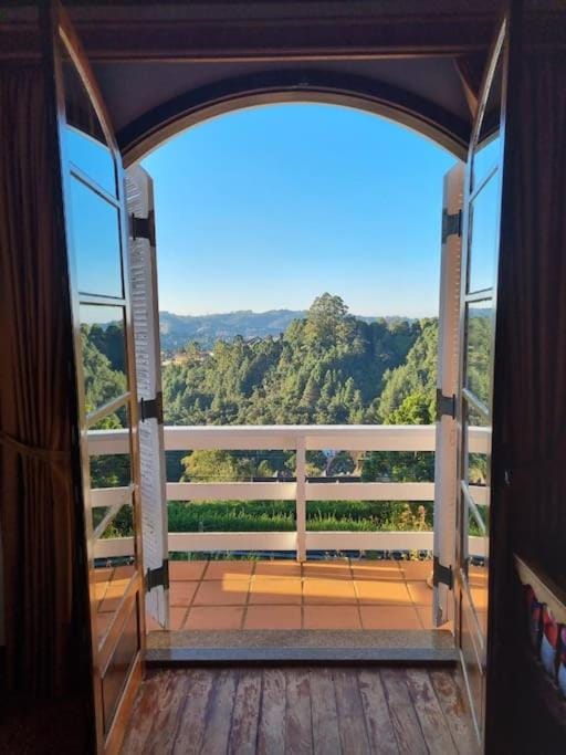 Balcony/Terrace, City view, Mountain view, Street view