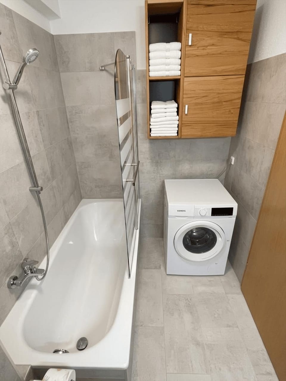 Bathroom, Bath, washing machine