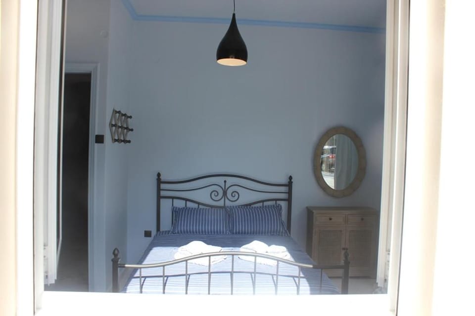 Modern house next to Metro station to explore Athens Apartment in Athens