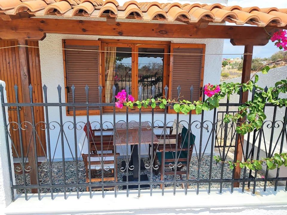 Facade/entrance, Balcony/Terrace