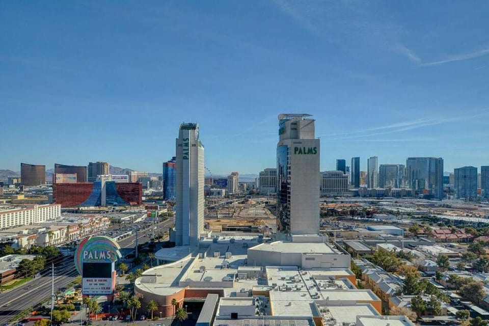 Palms Place Luxury Studio STRIP VIEW NO RESORT FEE Apartment in Paradise