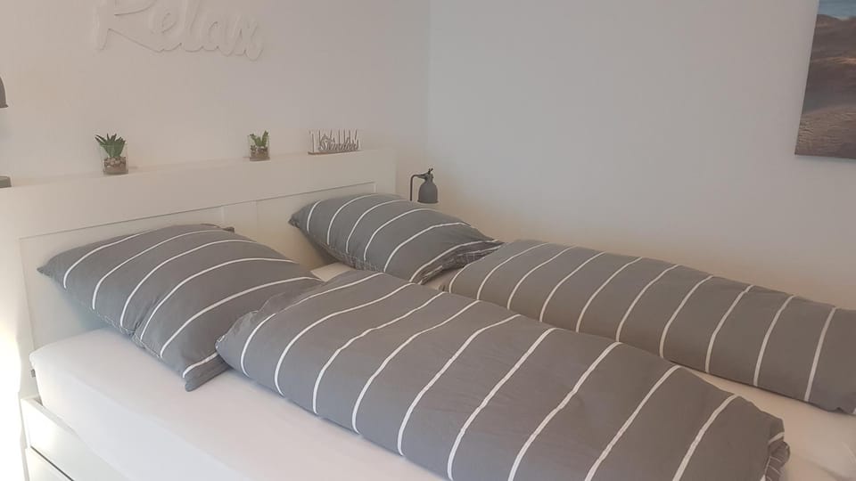 Bed, Living room, Bedroom