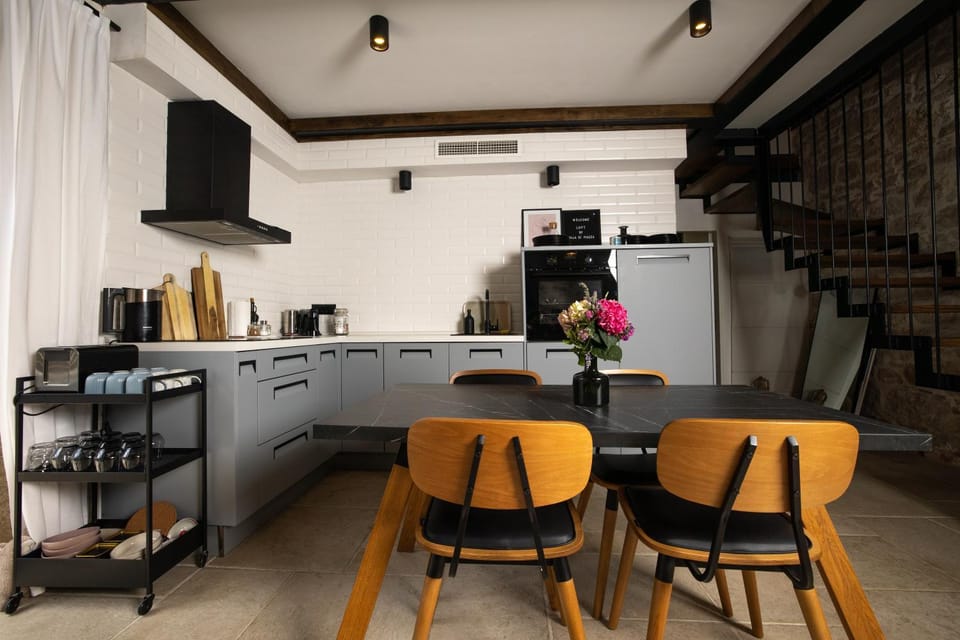 Kitchen or kitchenette, dishwasher, oven, stove, toaster, washing machine