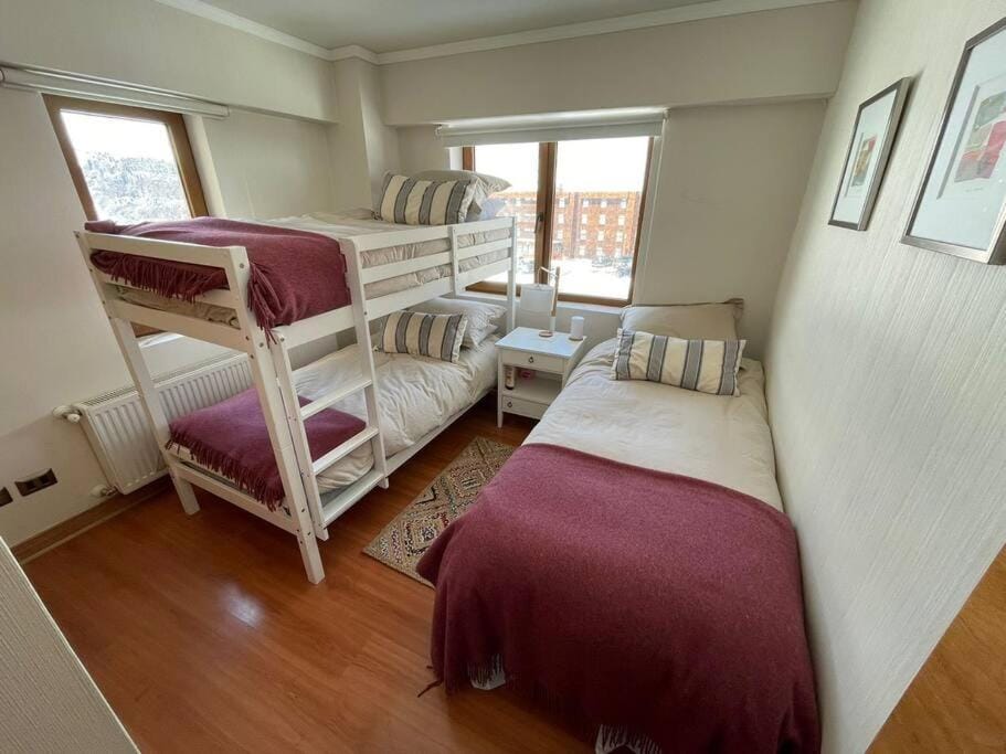 Bedroom, bunk bed