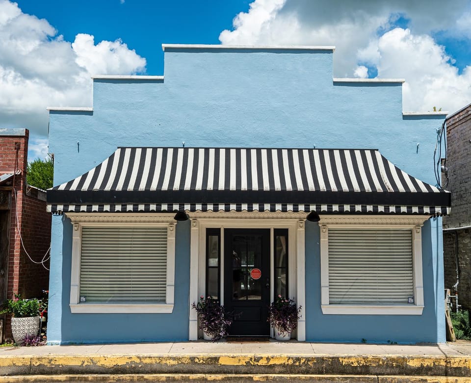Property building, Facade/entrance, Day