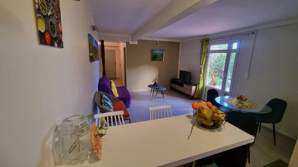 TV and multimedia, Living room, Dining area