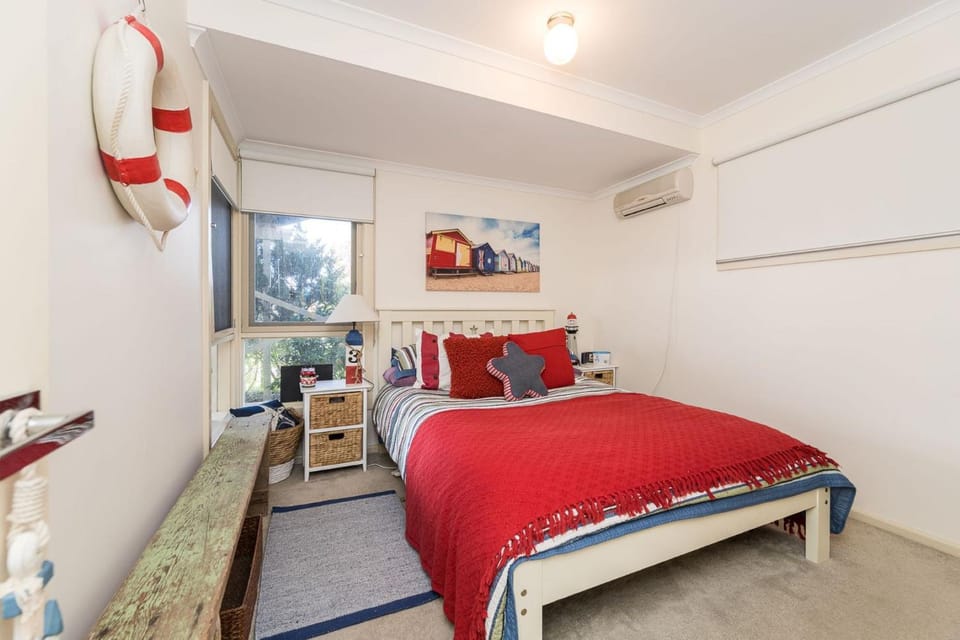 Bedroom, air conditioner