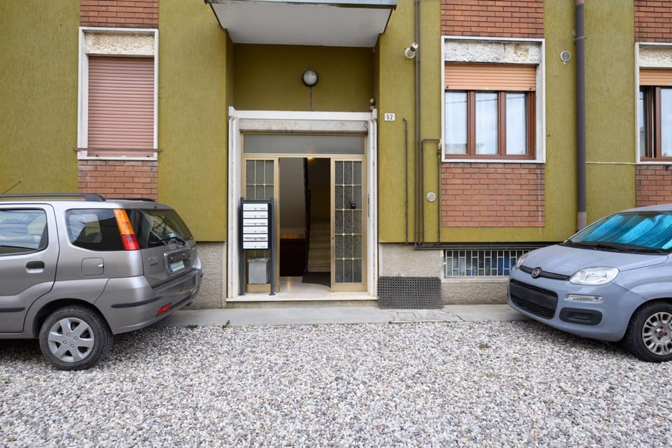 Stay in style - vibrant condo in San Giovanni Lupatoto Apartment in Verona