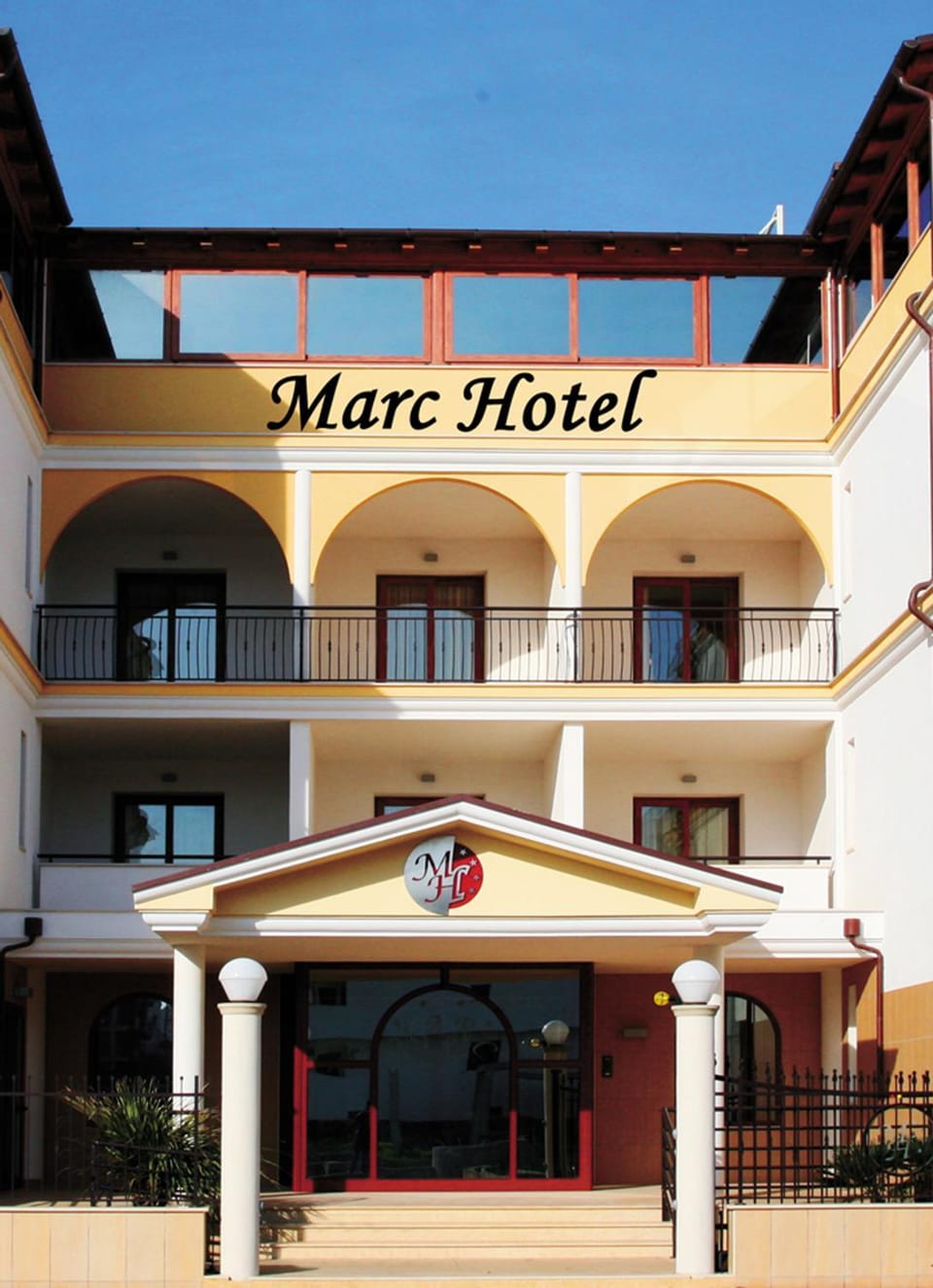 Facade/entrance, Facade/entrance, Balcony/Terrace, Decorative detail, Drinks