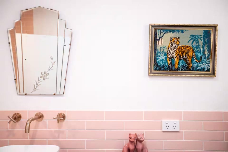 Bathroom, Decorative detail