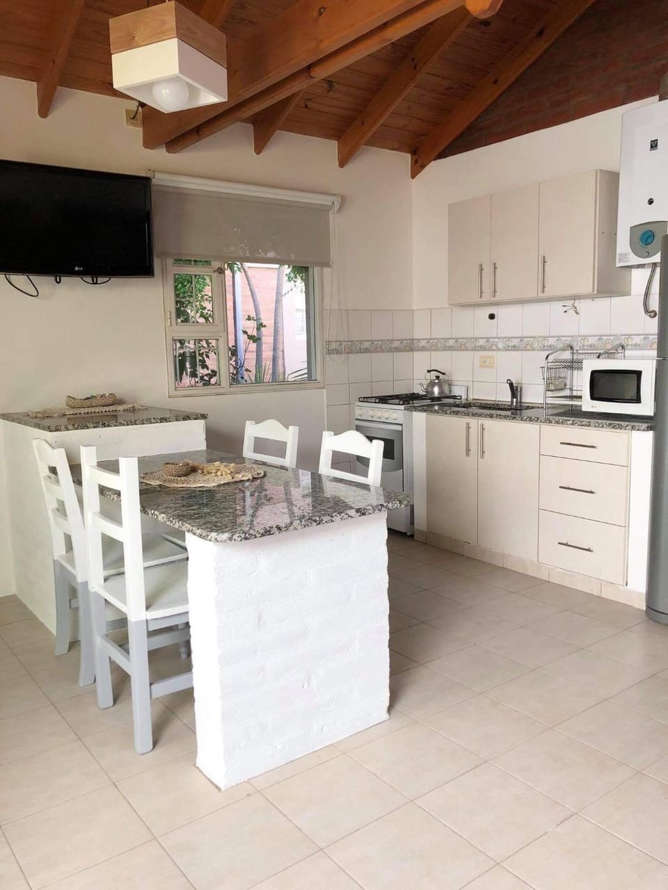 Kitchen or kitchenette, minibar, pet friendly, stove