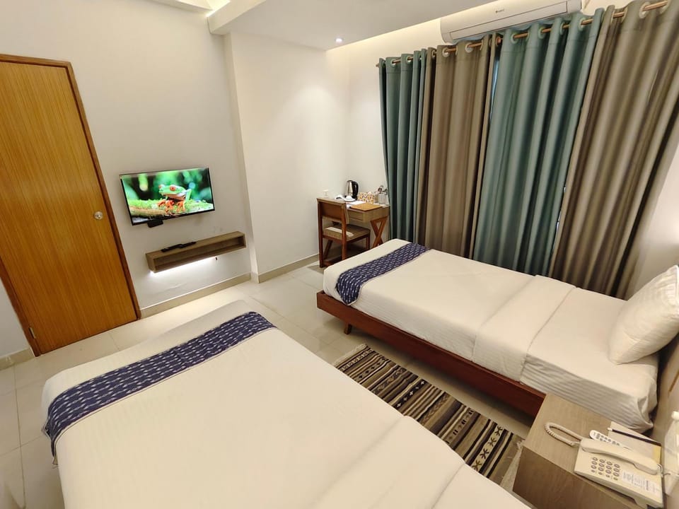 Communal lounge/ TV room, Bed, TV and multimedia, Photo of the whole room, Bedroom