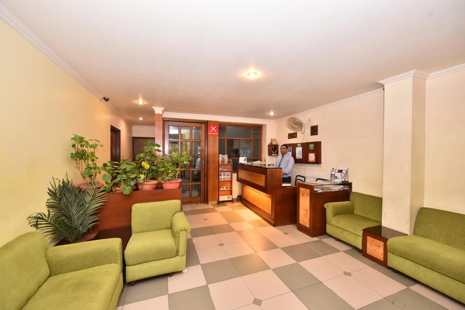 Communal lounge/ TV room, Lobby or reception, Seating area