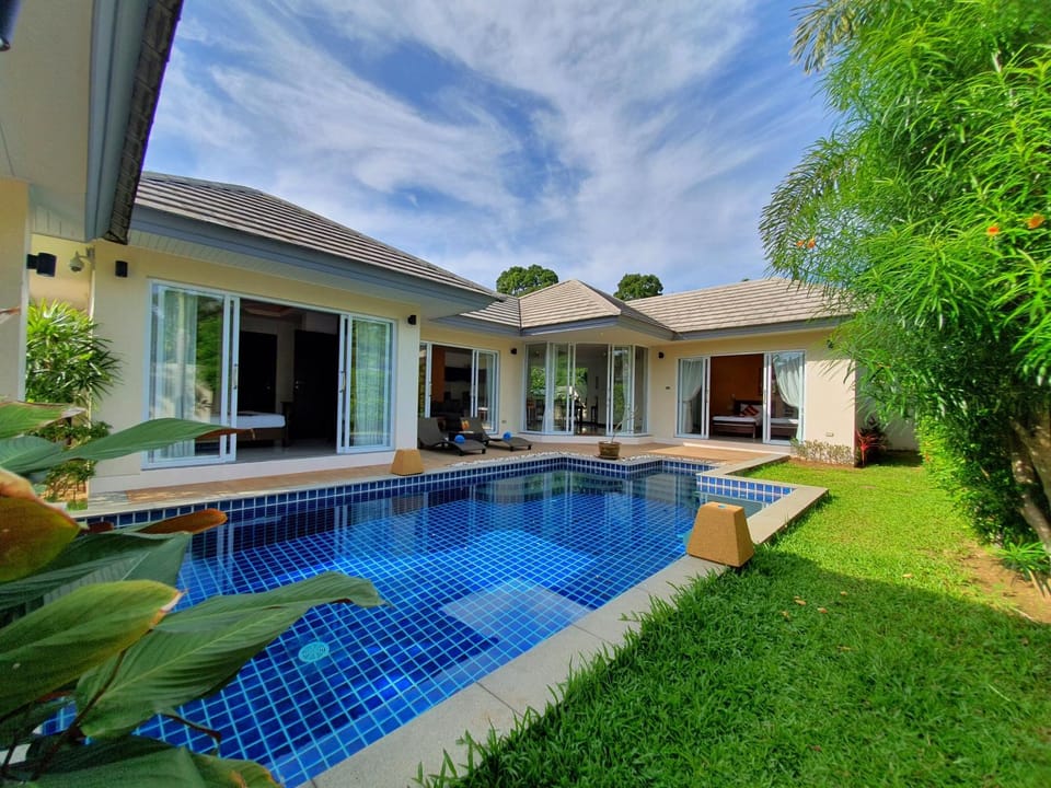 Property building, Swimming pool