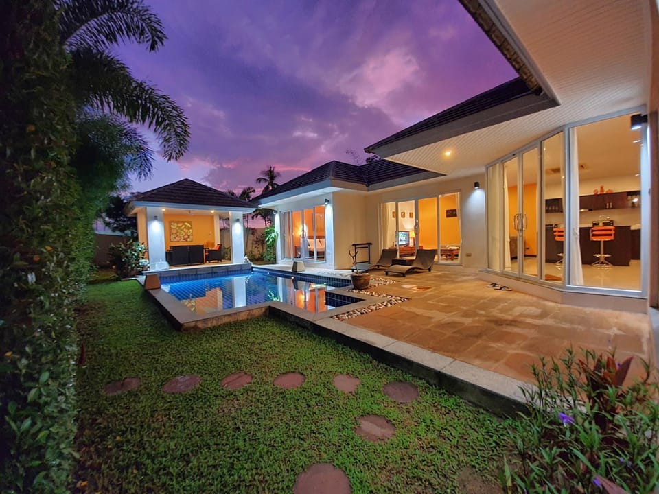 Property building, Garden, Swimming pool